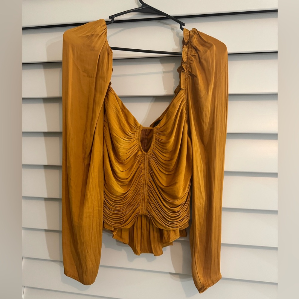 House of Harlow Gold top